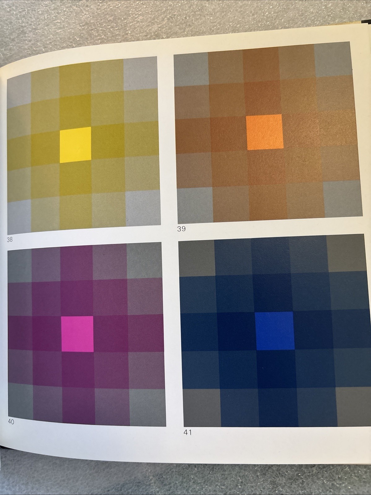 The Elements of Color: A Treatise on the Color System Johannes Itten HCDJ 1977