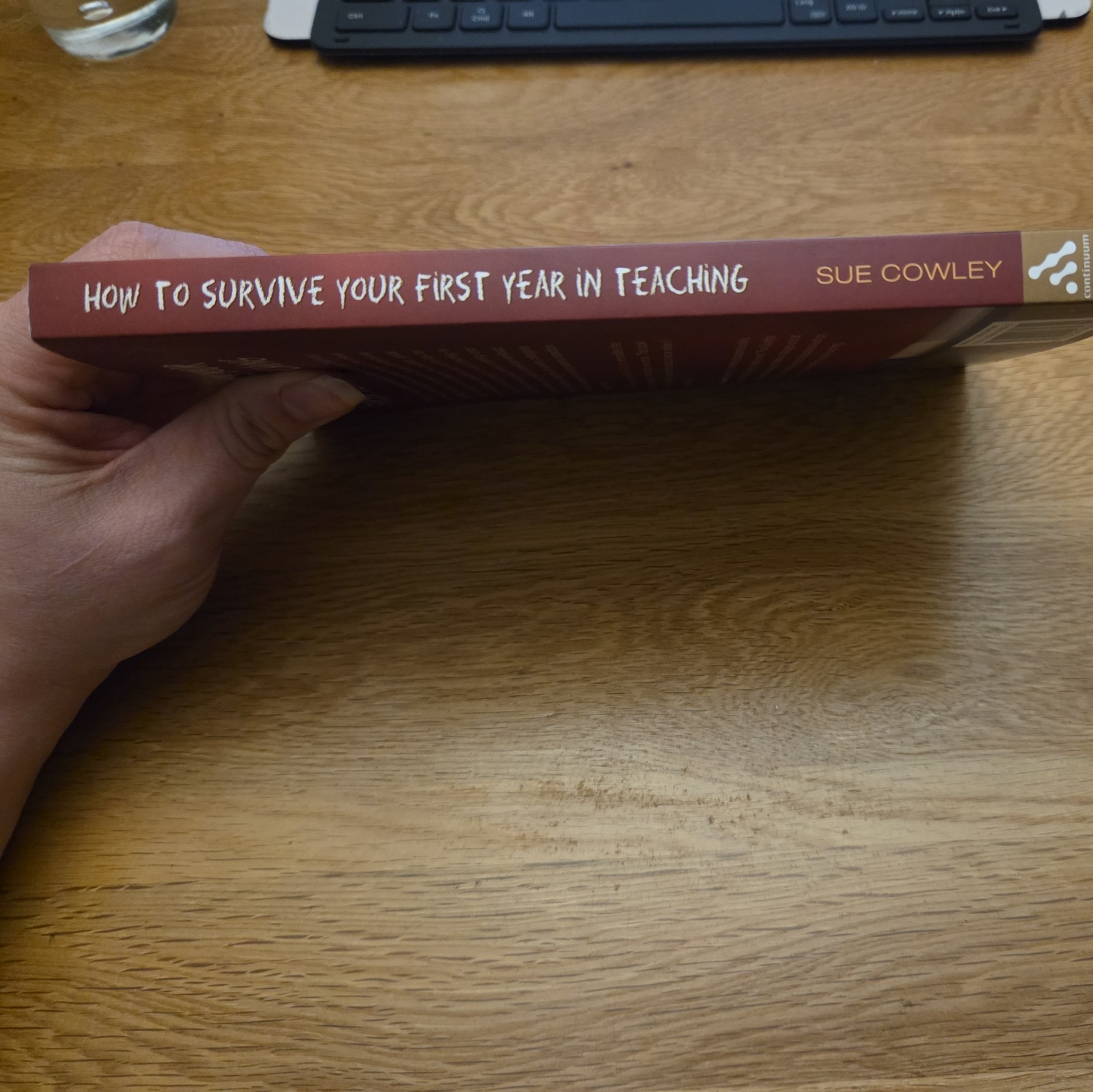 How to Survive Your First Year in Teaching by Sue Cowley (2003, Uk-Trade Paper)