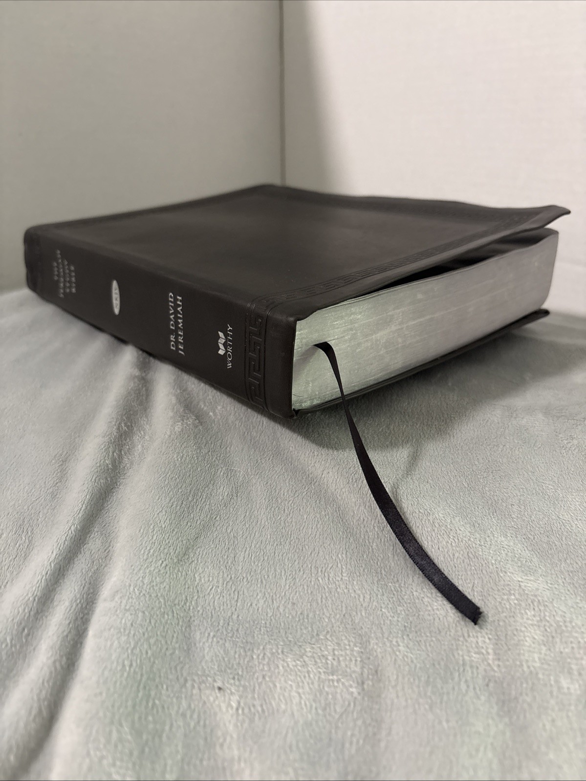 Jeremiah Study Bible, NKJV: Genuine Black Leather : What It Says. What It Means.