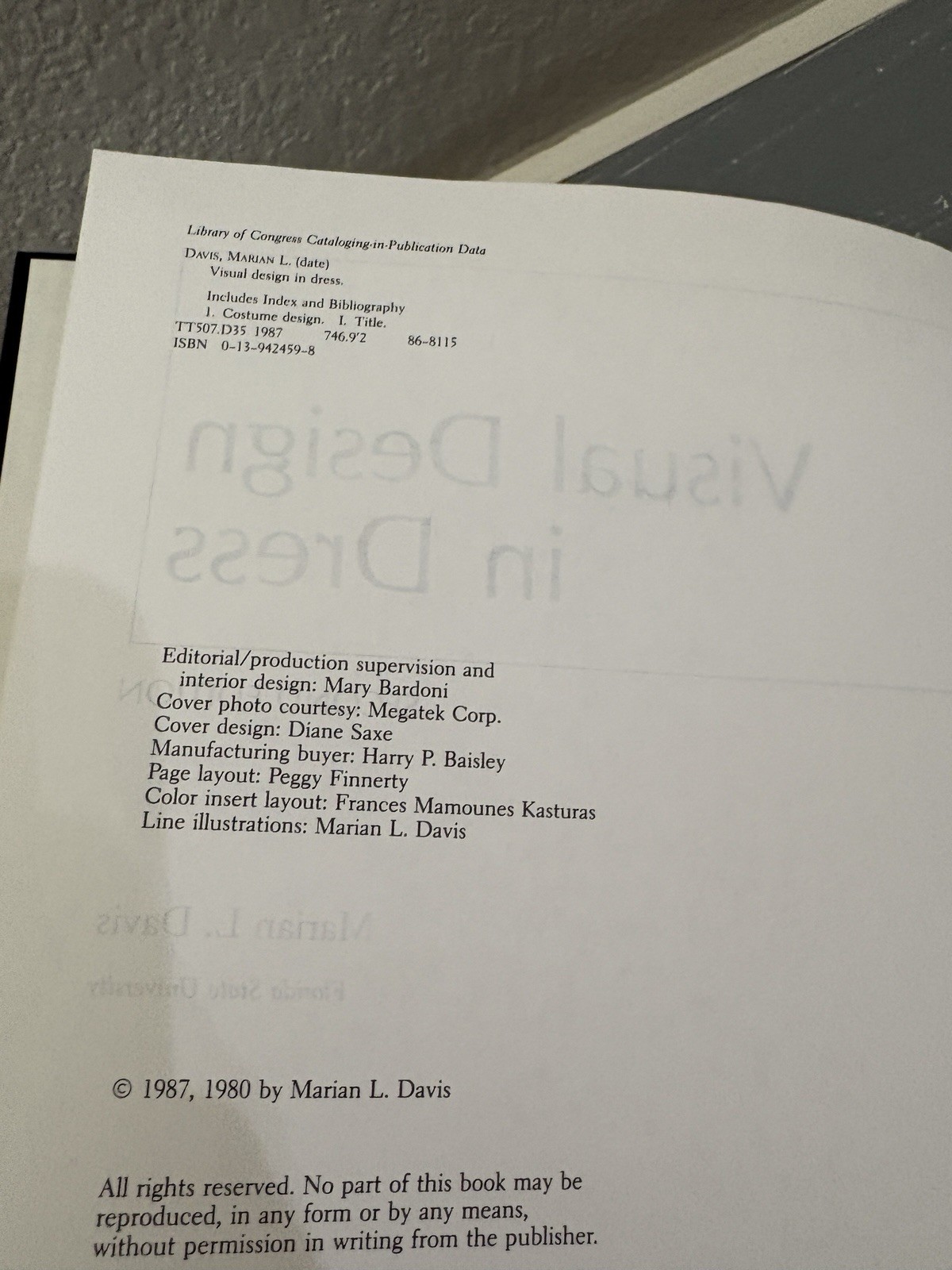 Visual Design in Dress, Davis, Marian L. 1987 Vintage Fashion Hardback