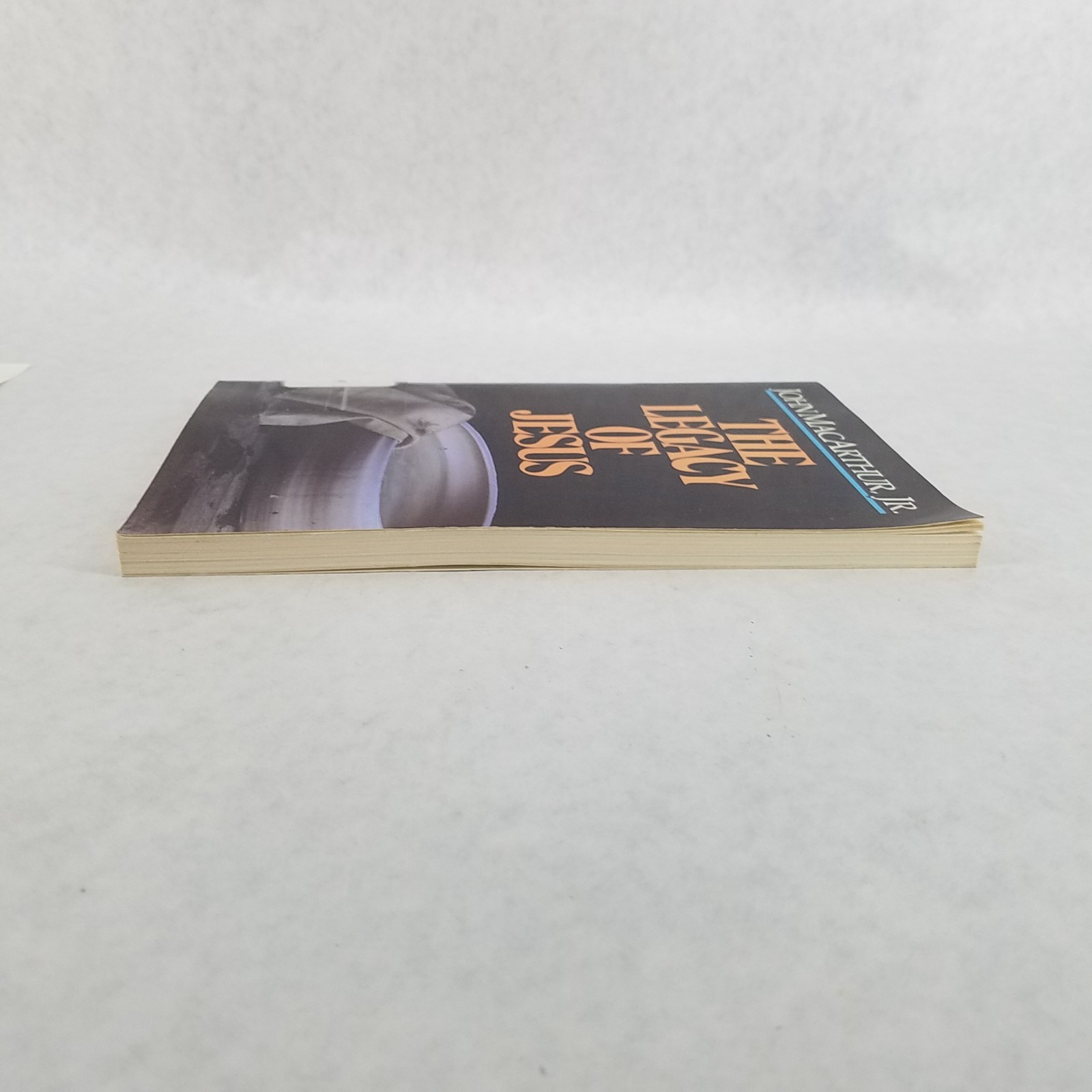 The Legacy of Jesus – 1986 Softcover by John MacArthur Jr. NO TEXT MARKS!