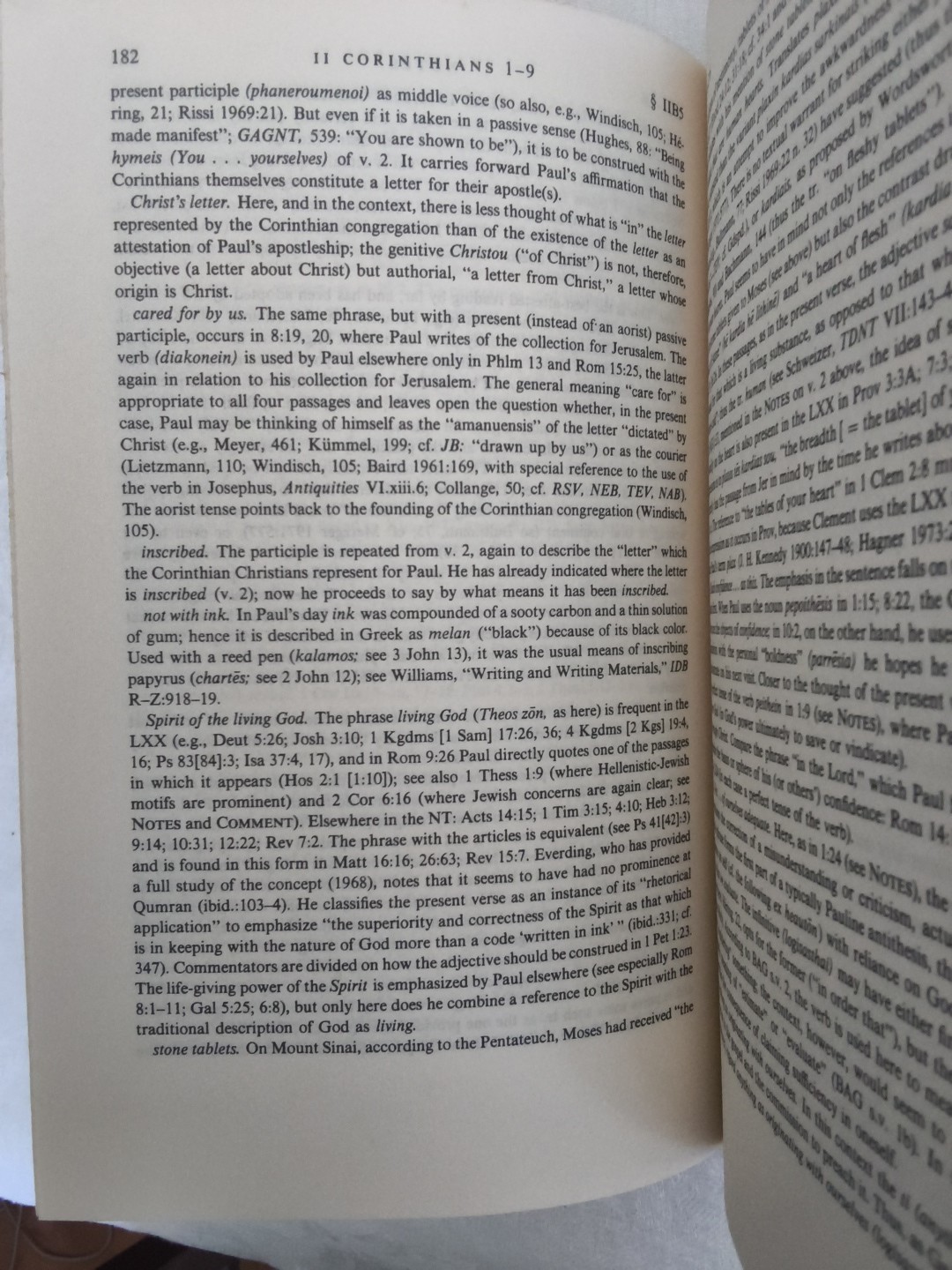 II CORINTHIANS By Victor Paul Furnish *Excellent Condition*