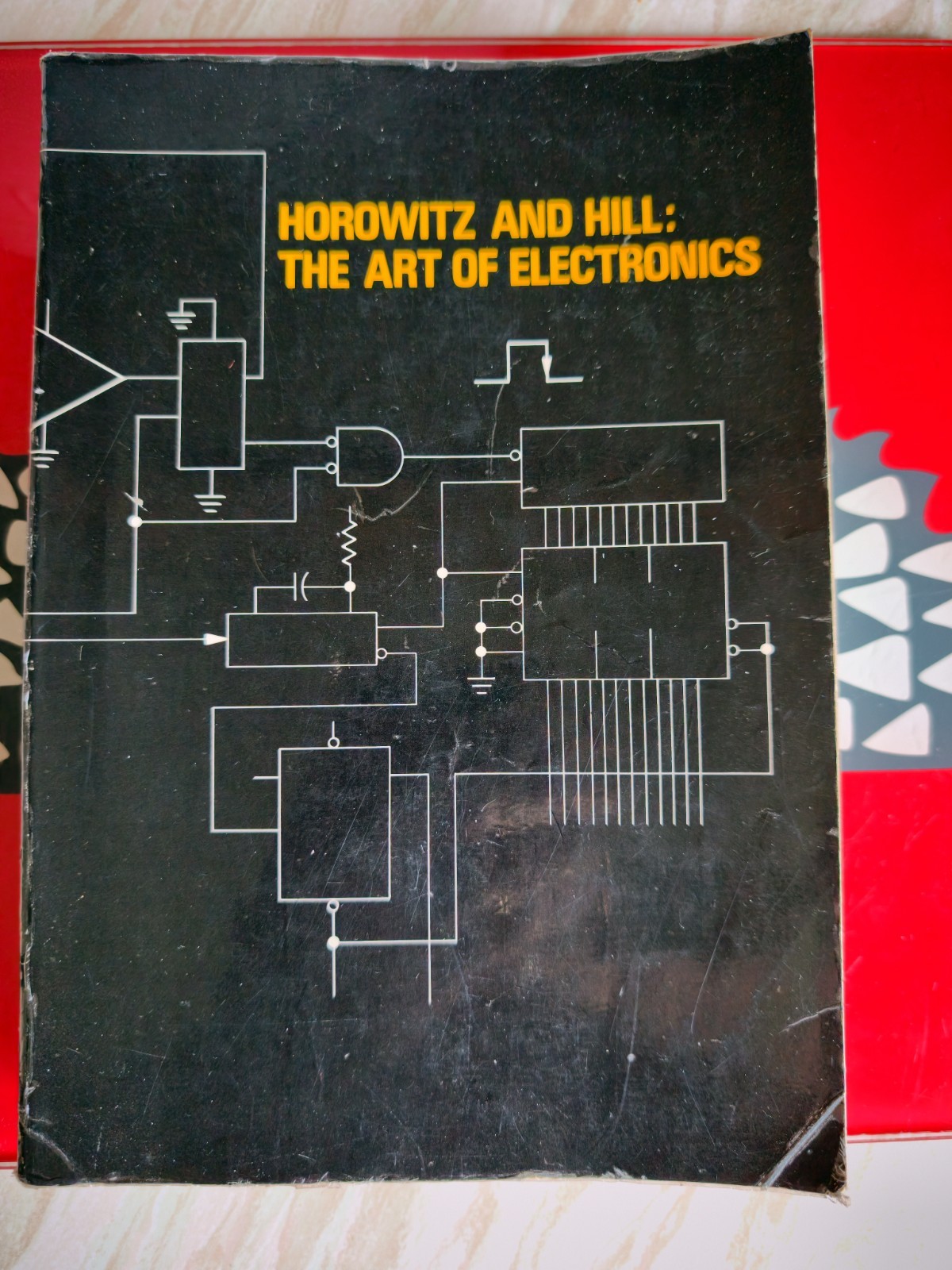 Horowitz and Hill: The Art of Electronics